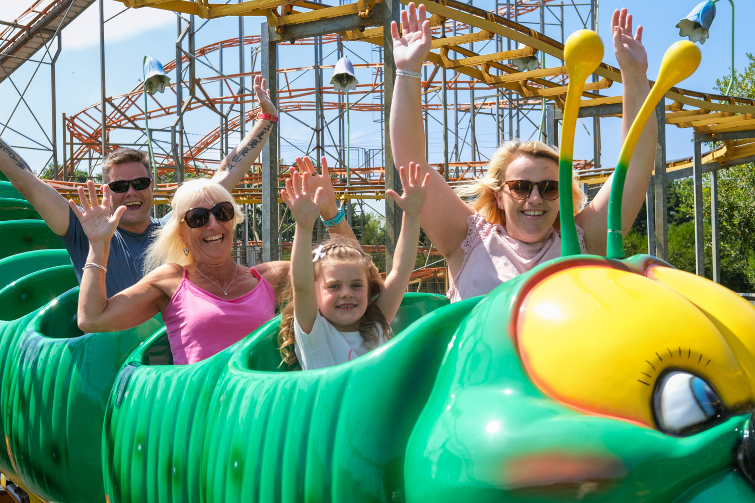 Caterpillar family ride