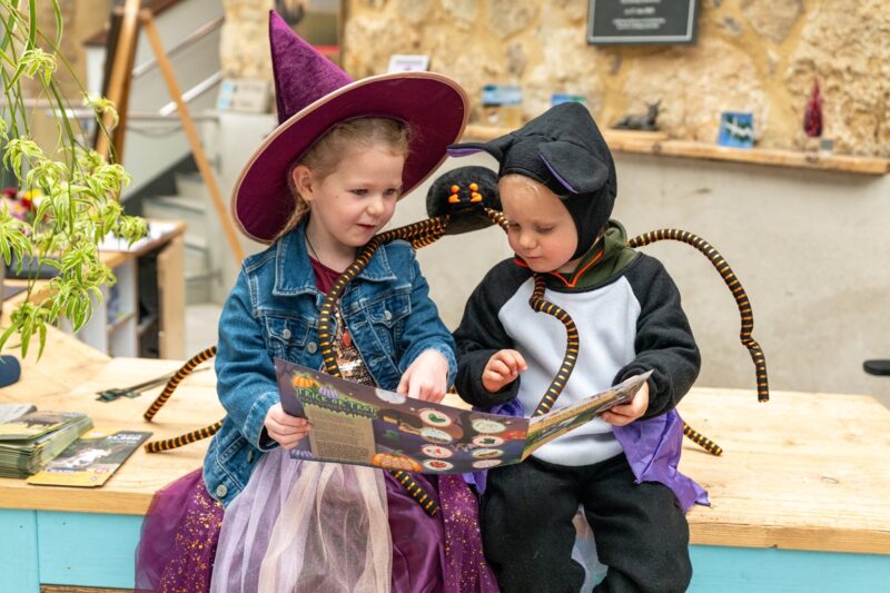 children looking at the trail sheet for the Pumpkin trick or treat trail