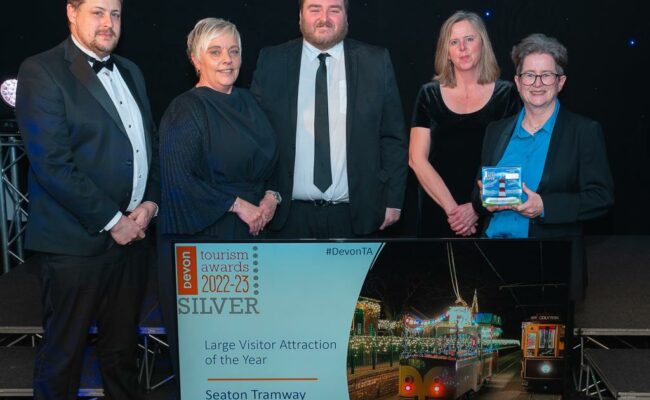 LtoR Lee Taylor, Dartington Crystal (sponsor), Josh Castree, Nicola Stone, Jenny Nunn - Large Visitor Attraction Award