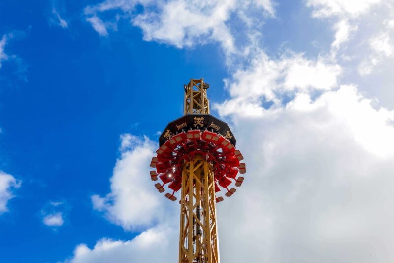 Pirates' Plummet Crealy .... tourism minister visit