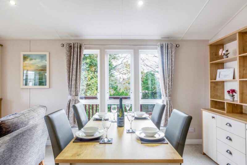 Riviera Bay Holiday Park - accommodation dining view